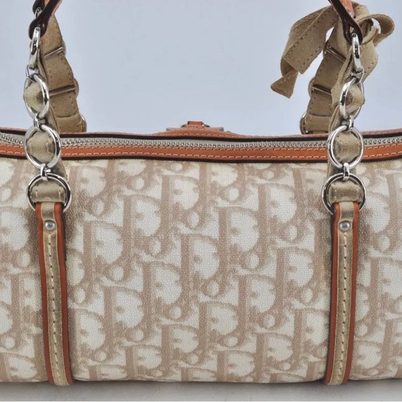 Authentic Christian Dior Trotter
Romantique Hand Bag PVC Leather
Beige H1483 - Picture 2 of 10